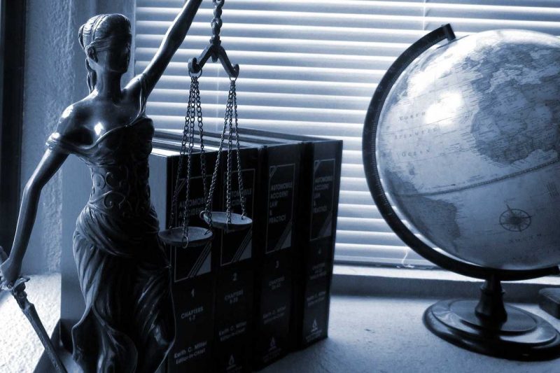 lady justice, legal, law-2388500.jpg